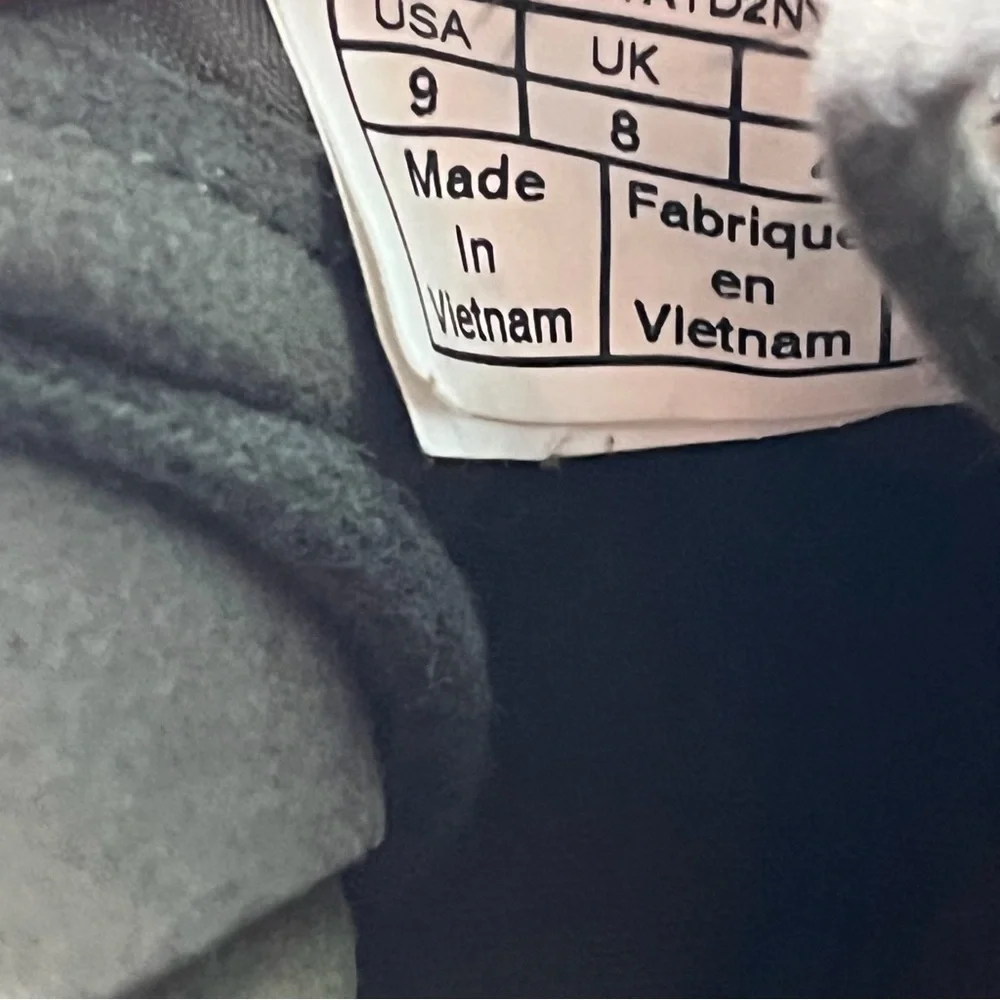 UGG ships within